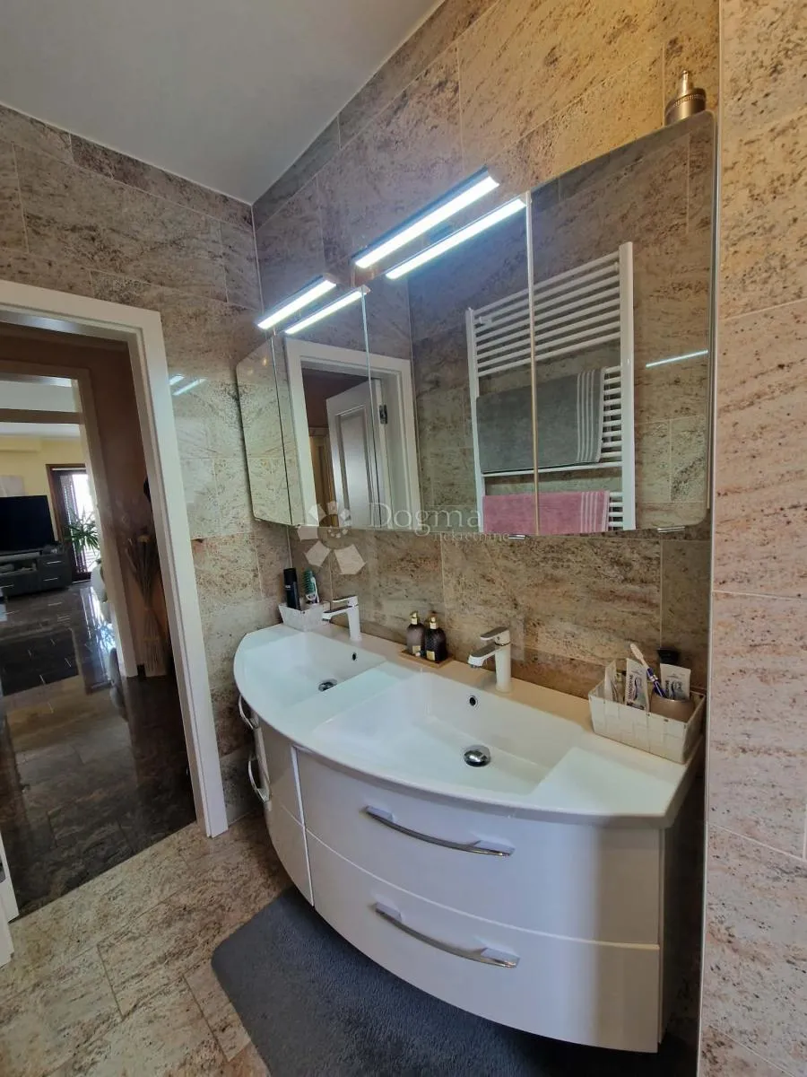 kuća s 4 apartmana - drugi red od mora - slika 20