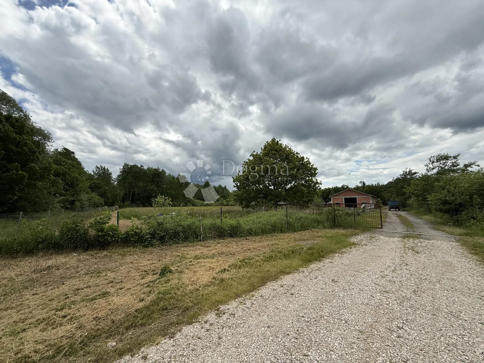poljoprivredno zemljište 12.063 m² s gospodarskom zgradom 600 m² - slika 3