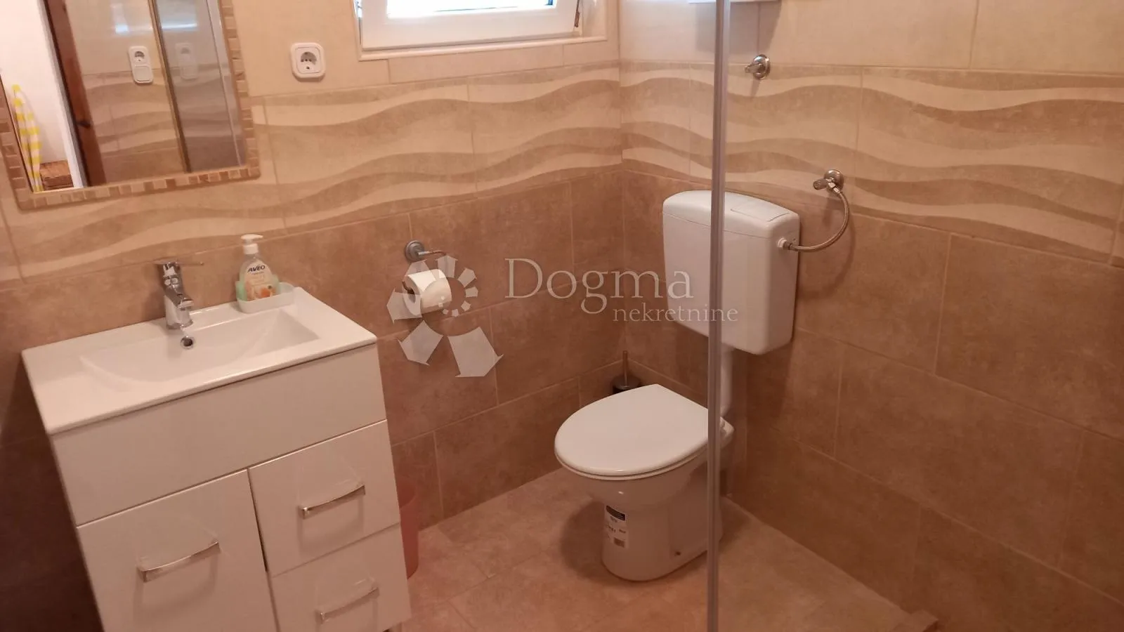 apartmanska kuća sa velikom okućnicom - slika 24