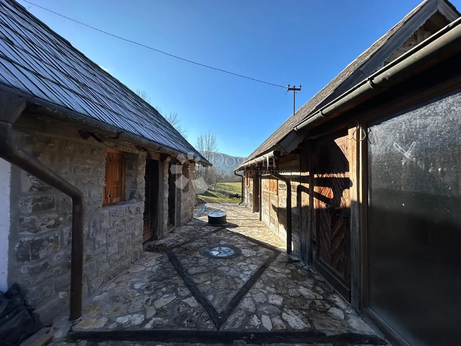 difuzni hotel autohtone kamene kuće 10+1 - slika 45