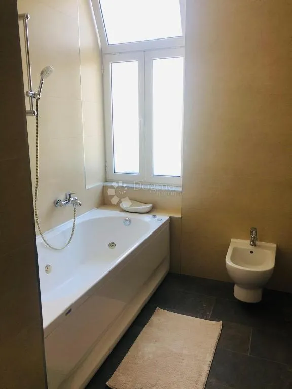 luksuzni stan s panoramskom terasom u srcu opatija – 200 m² - slika 12