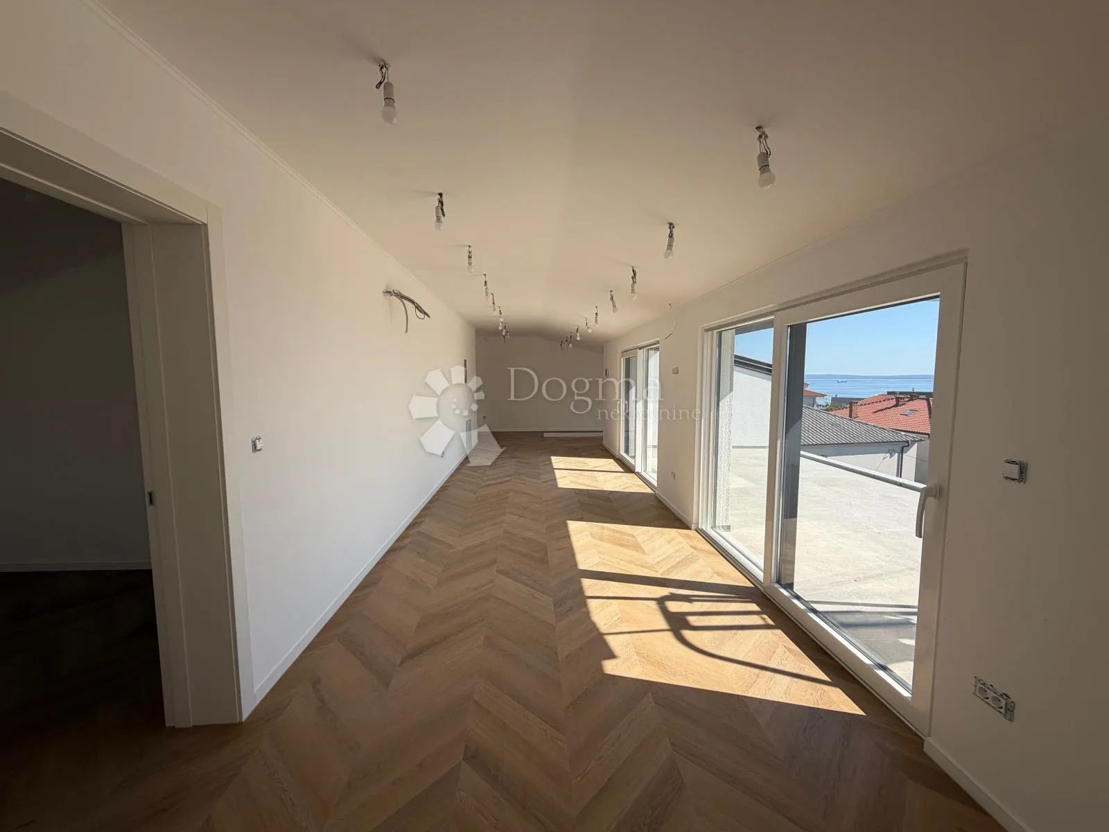 moderan višeetažni stan 220m² s pogledom na more – kostrena - slika 4