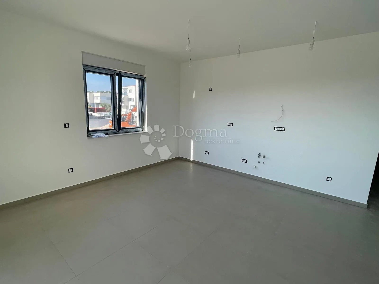 stan vodice novogradnja - slika 6