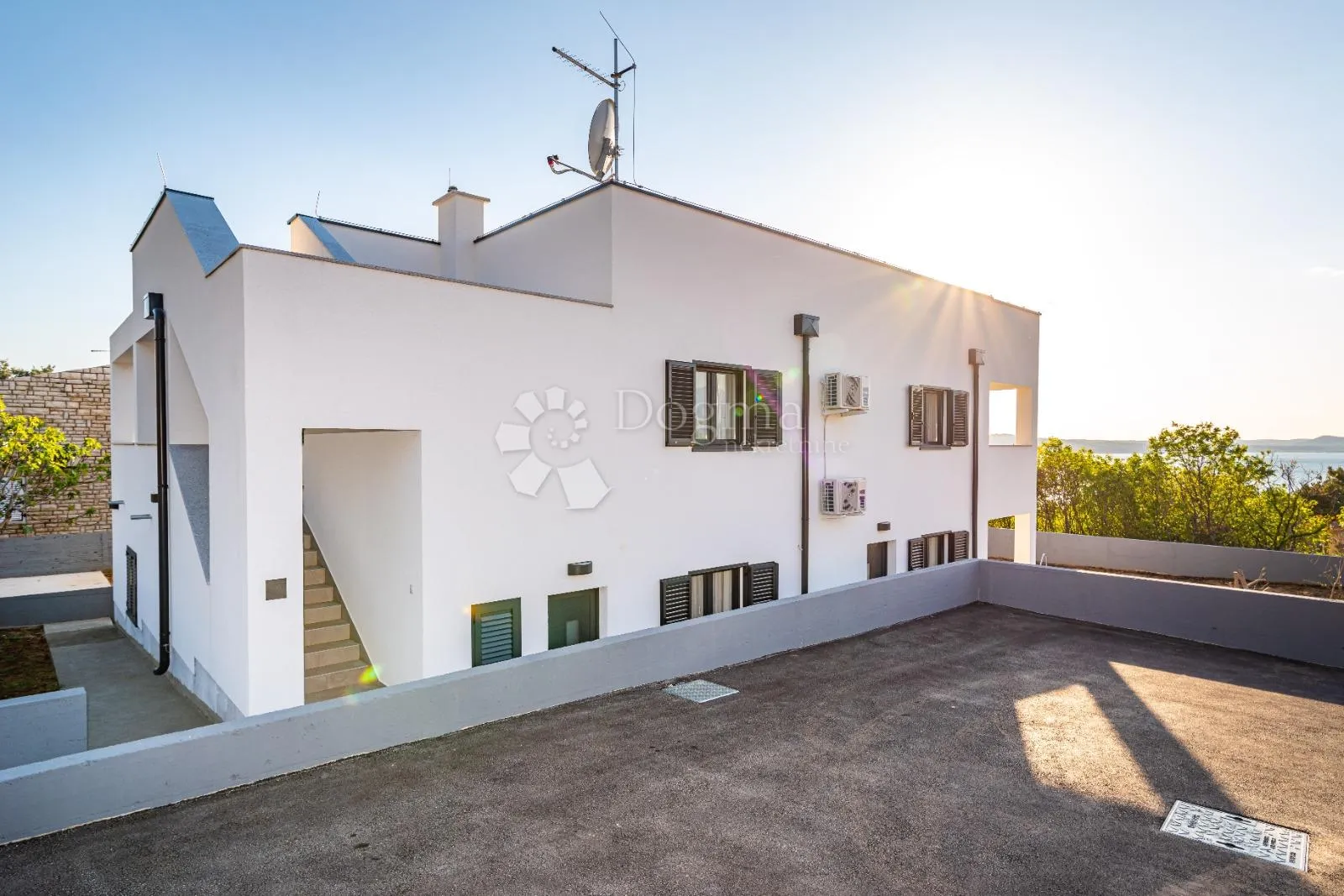 kuća s bazenom i pogledom na more – novigrad - slika 27