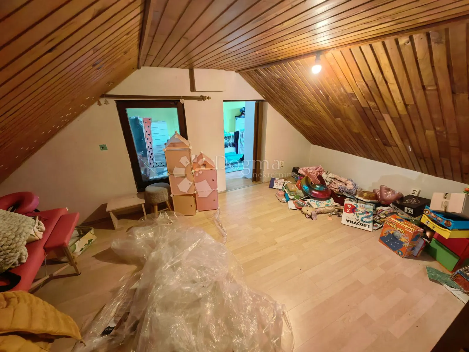 obiteljska kuća u mirnom dijelu petrijevaca - slika 10