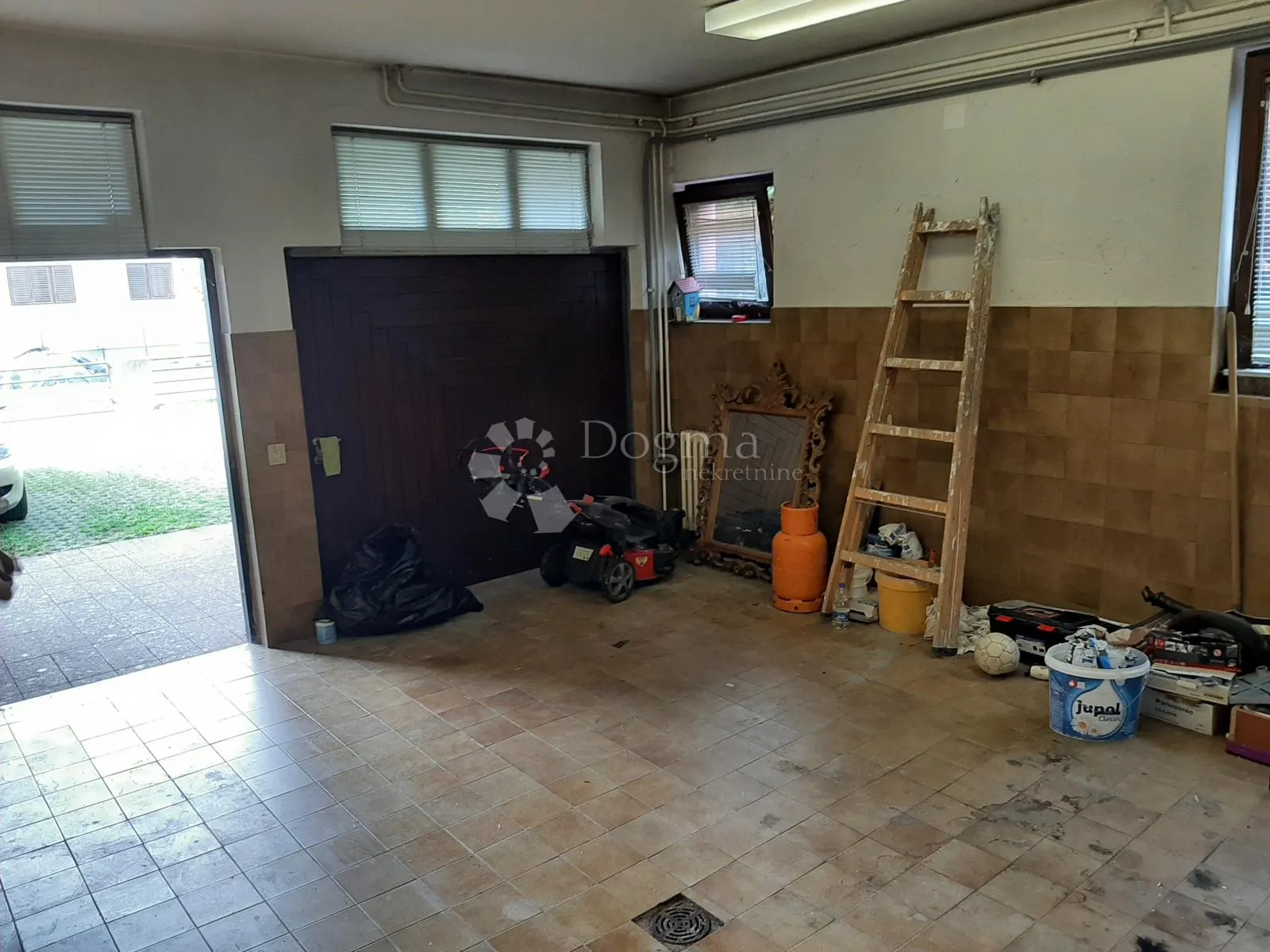 unikatna vila na zapadu zagreba – jedinstvena arhitektura i privatnost - slika 37