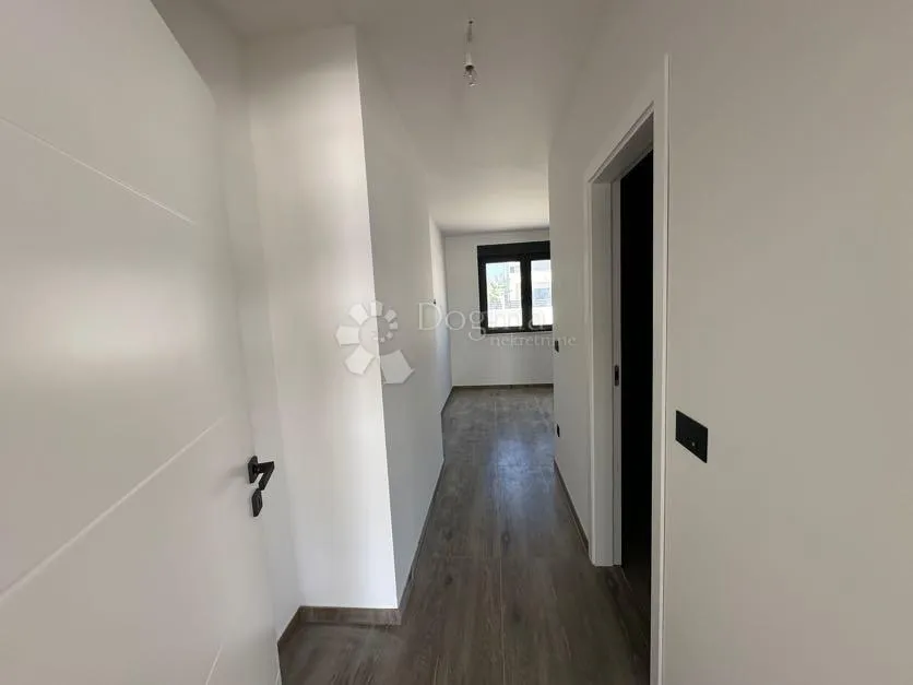 luksuzni apartman na moru - slika 13