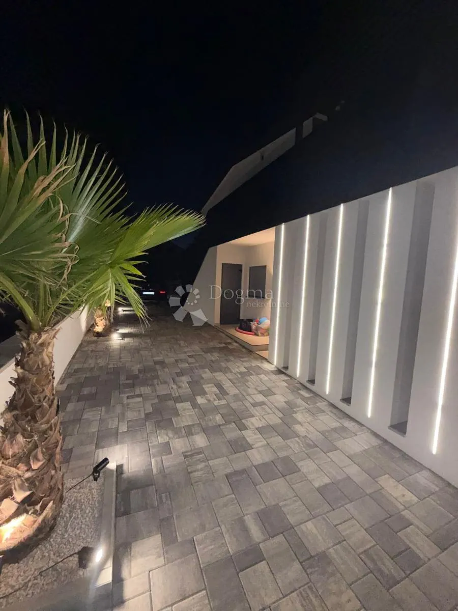moderna vila sa bazenom na otoku viru top lokacija - slika 22