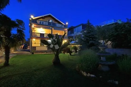 bibinje - apartmanska kuća prvi red do mora - slika 2