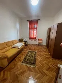centar, šesterosobni stan idealan za investiciju - slika 2