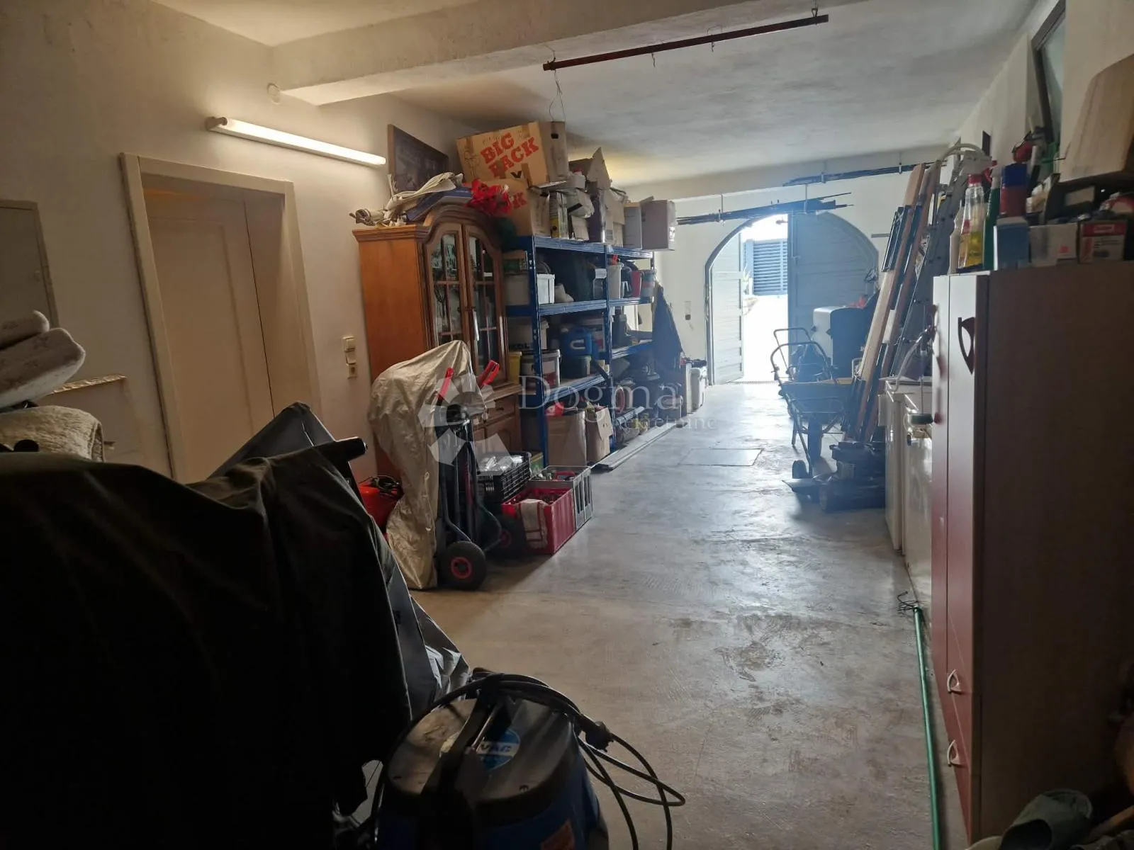 kuća s 4 apartmana - drugi red od mora - slika 30