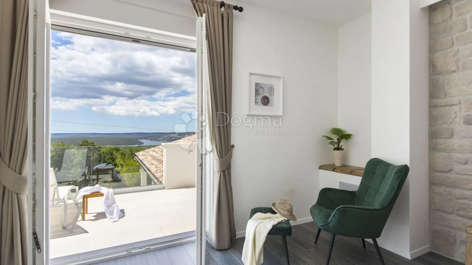 villa s 5* - panoramski pogledom na more i privatnost - slika 12