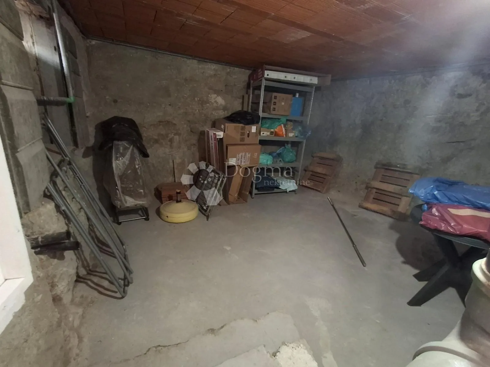 kuća s dva stana i uređenim dvorištem - slika 30