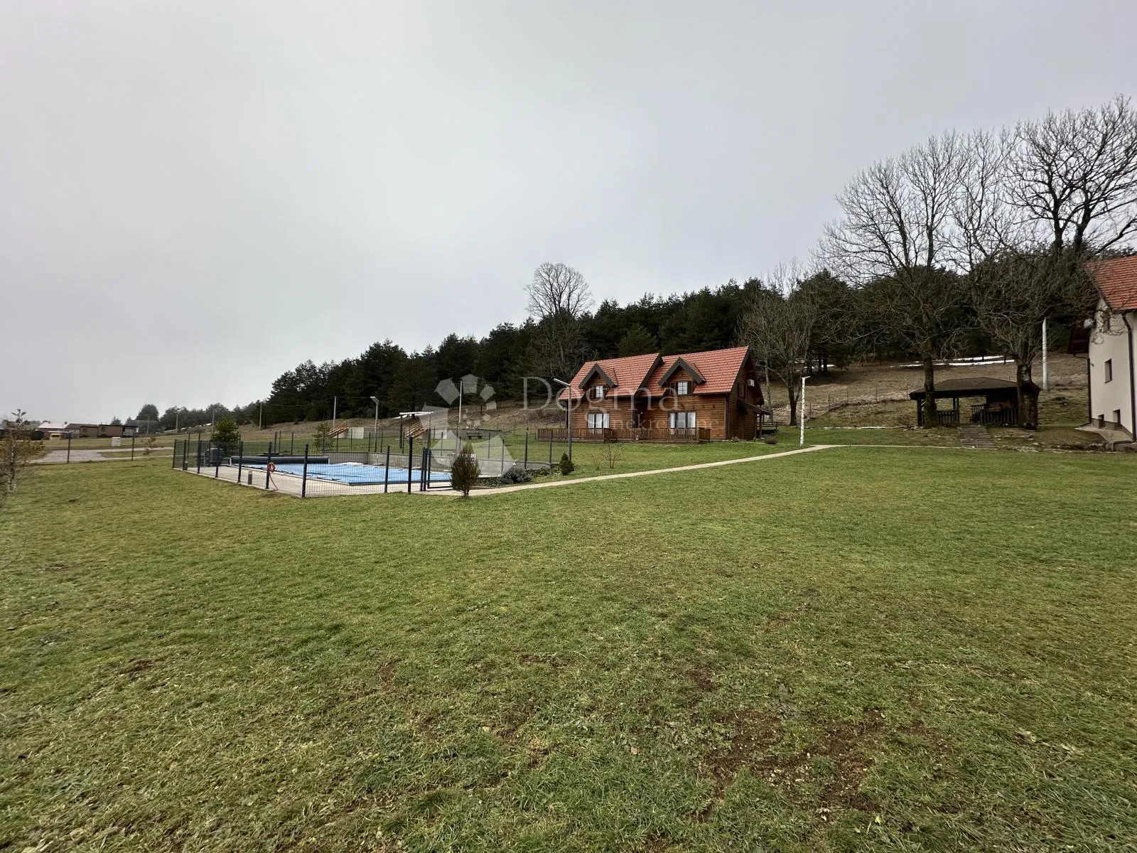 resort u srcu like nadomak plitvica - uhodan posao !!! - slika 34