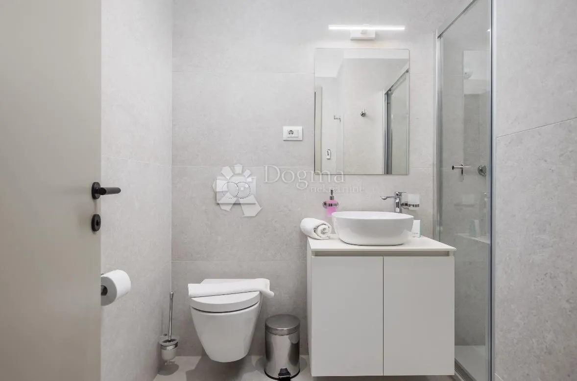 rijeka, centar, 156 m2. divota od 3 stambene jedinice! - slika 25