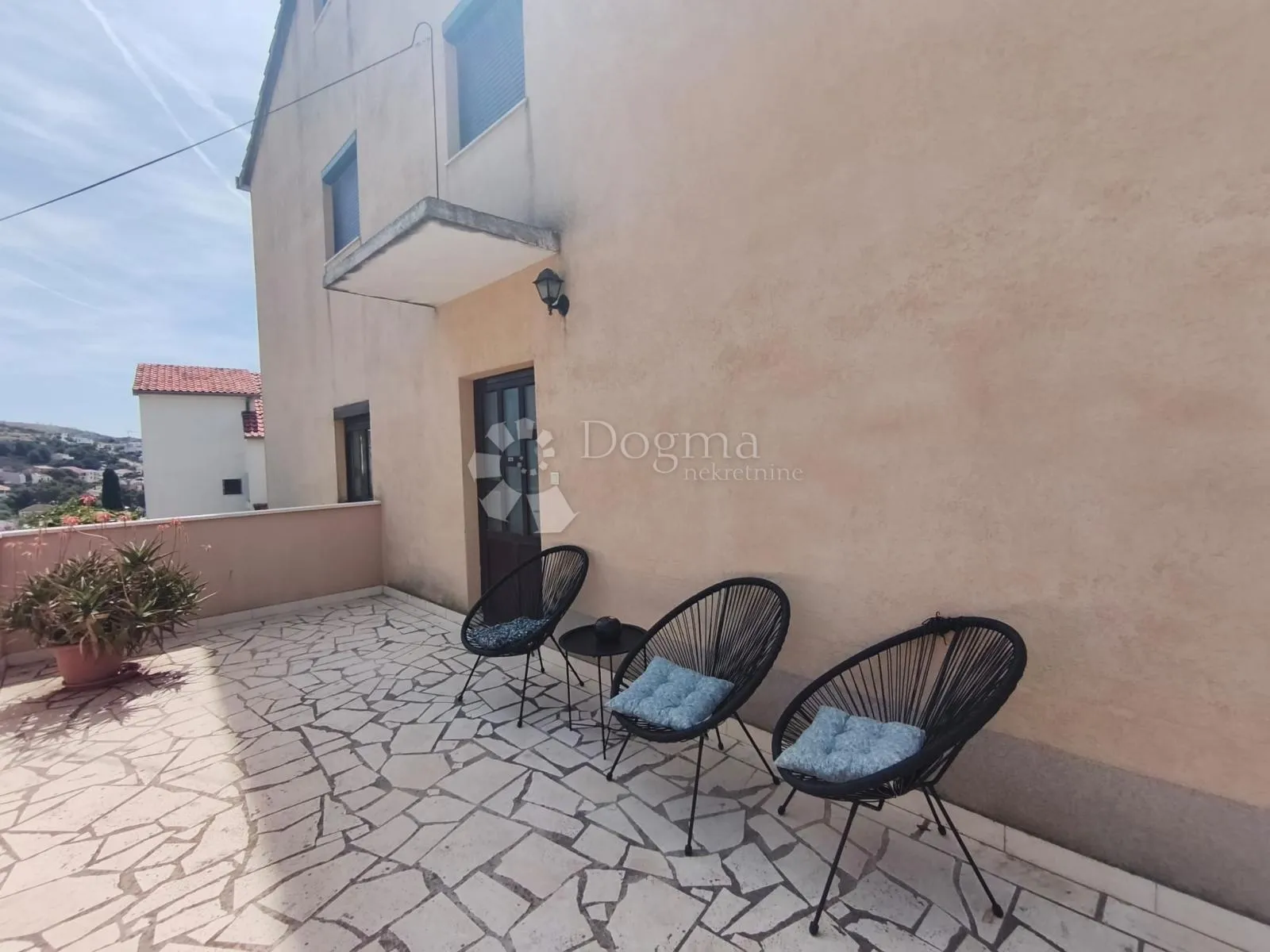 Okrug Gornji – Kuća s više apartmana na atraktivnoj lokaciji - Okrug Gornji, Okrug