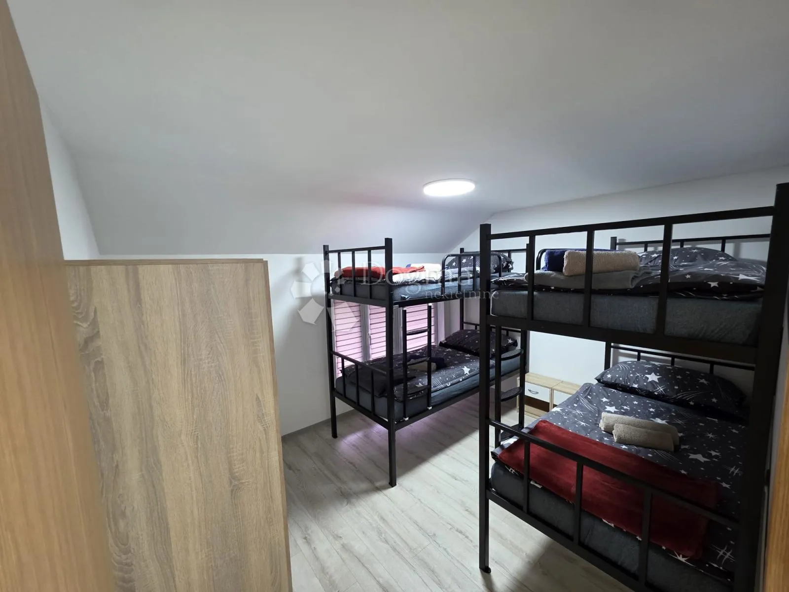 kuća za radnike – smještaj za više osoba, potpuno opremljena - slika 5