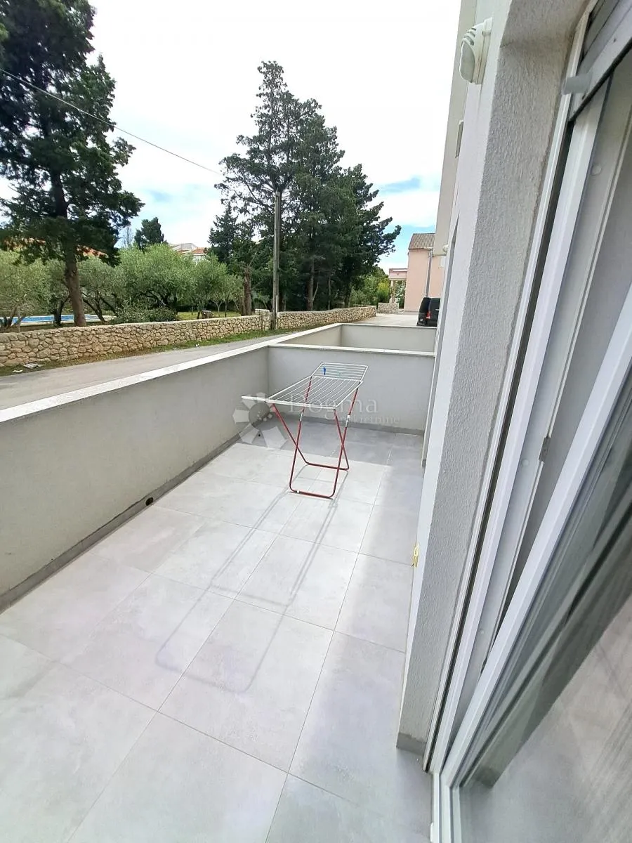 impresivni stan s dvije terase, jacuzzijem i parkirnim mjestom - slika 2