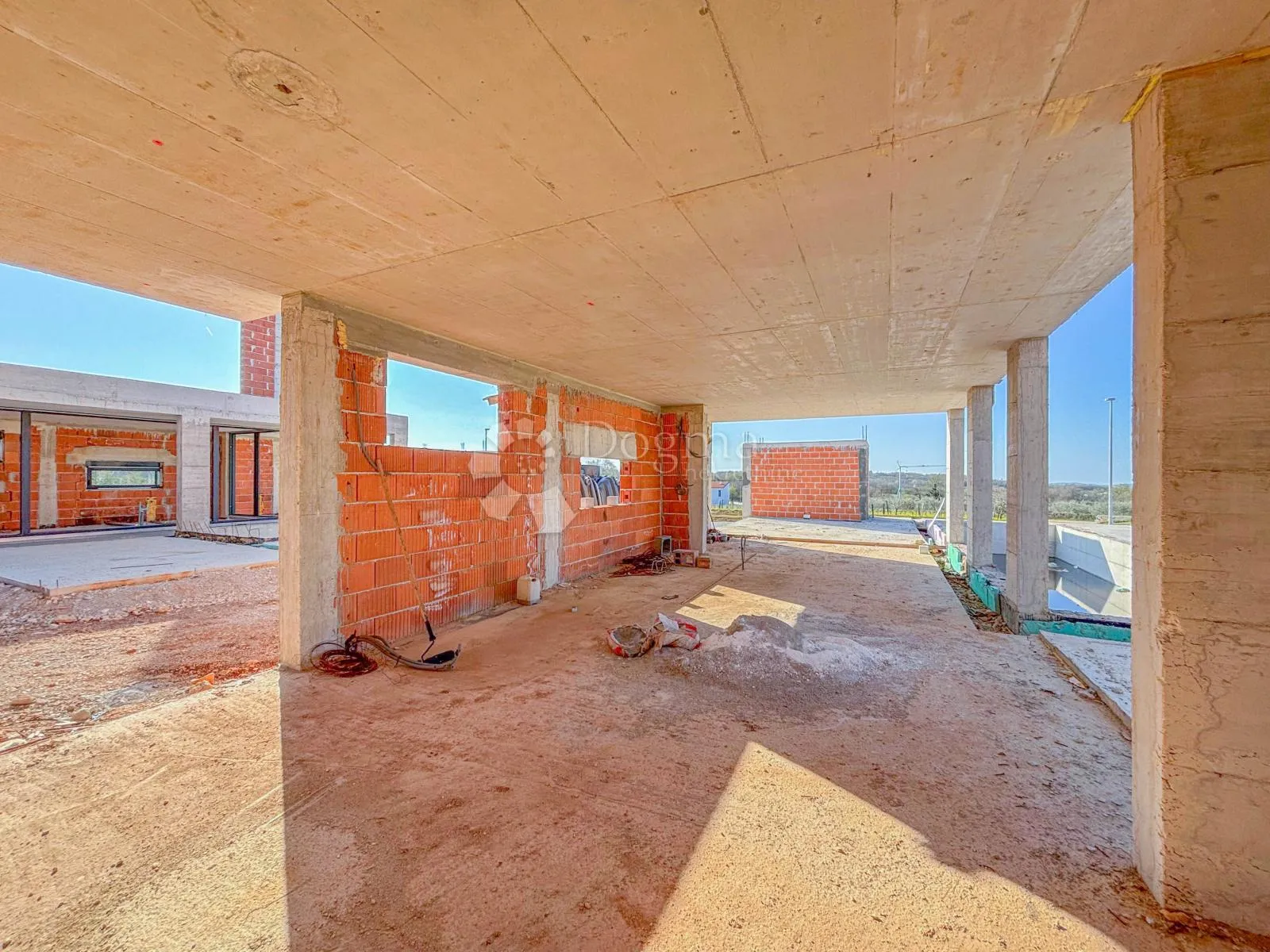 kanfanar, atraktivna villa u roh-bau fazi s pogledom na more - slika 5