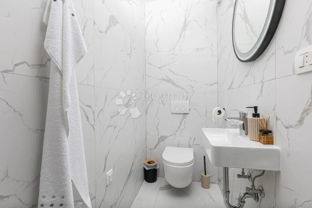 malinska - apartman s bazenom i pogledom 300m od mora - slika 19