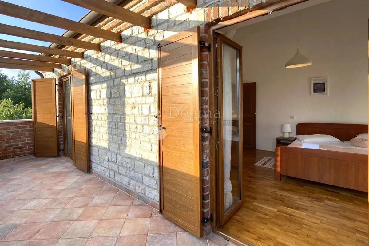 prekrasna vila s bazenom – idealna prilika za investiciju! - slika 18