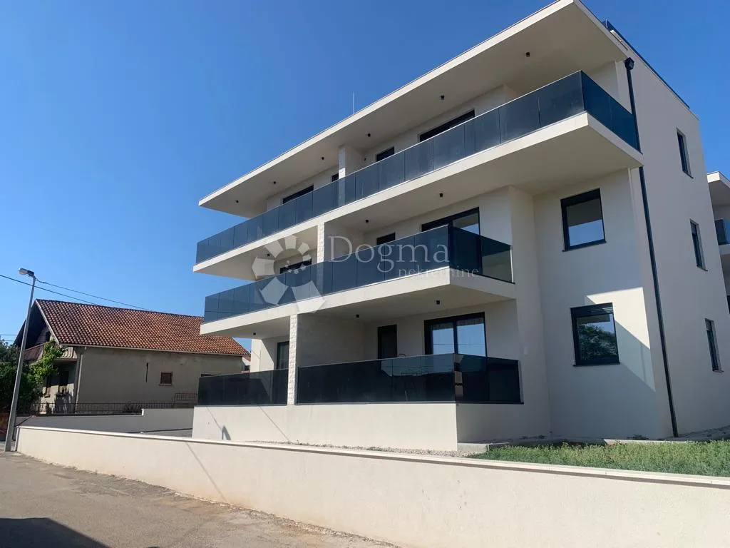vodice-novogradnja sa garažom, 143m2 - slika 2