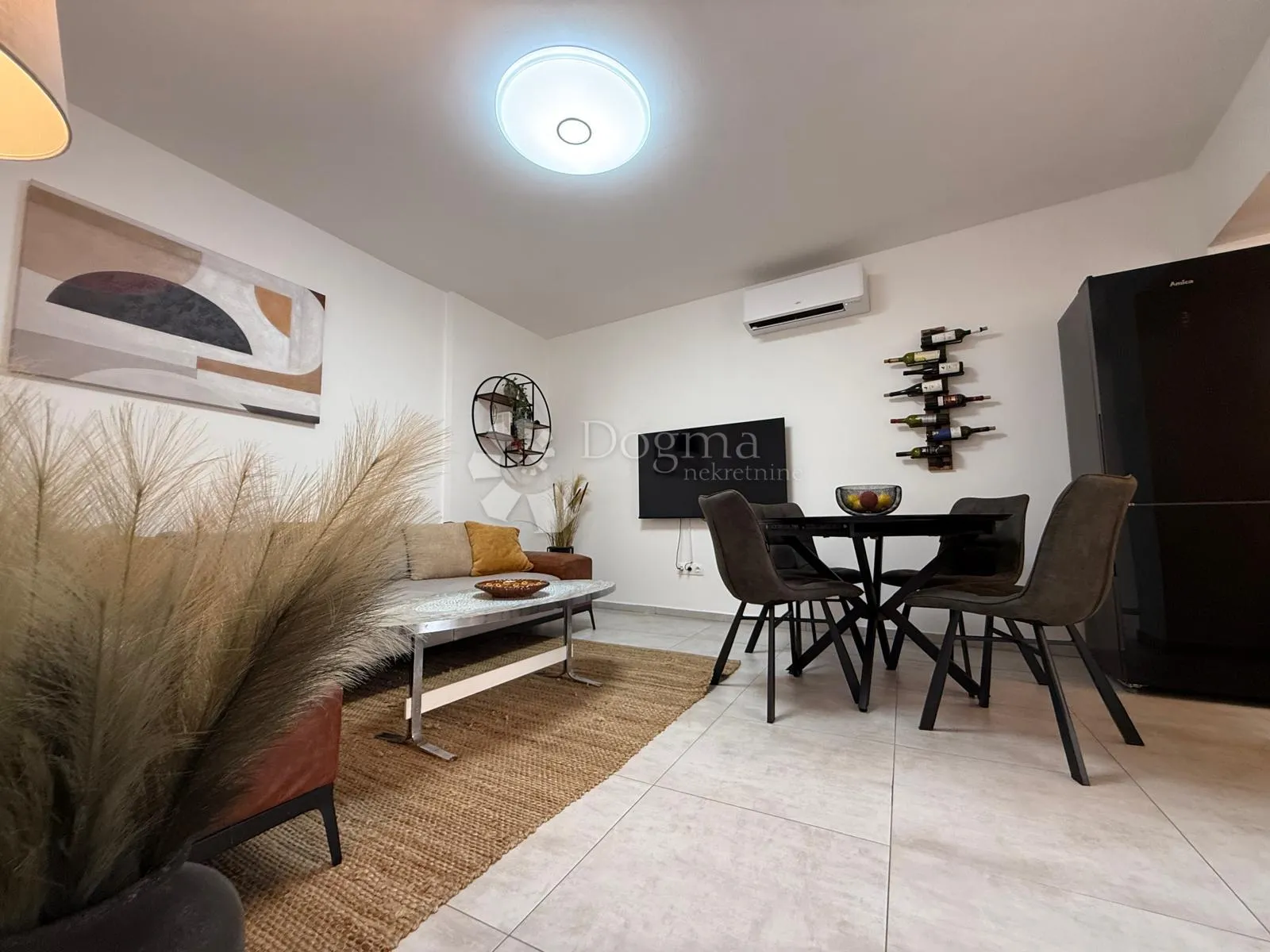 dva luksuzno renovirana apartmana rustikalnog šarma – vrhunska investicija u srcu pule - slika 9