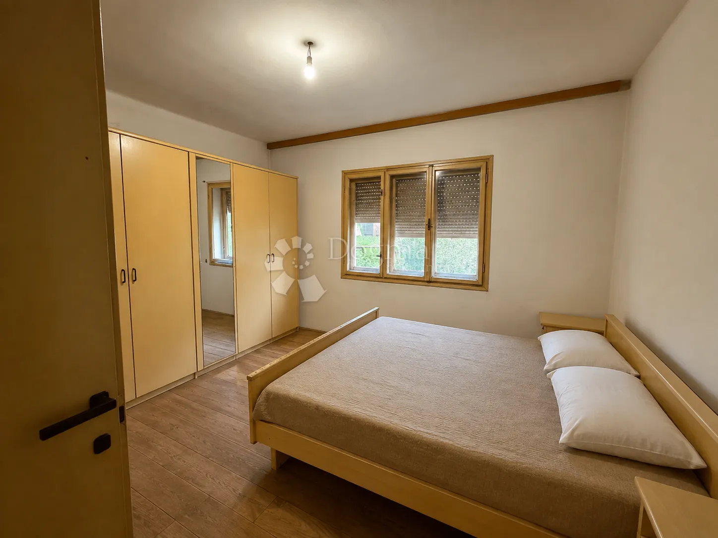 kuća za adaptaciju u biškupcu - slika 3