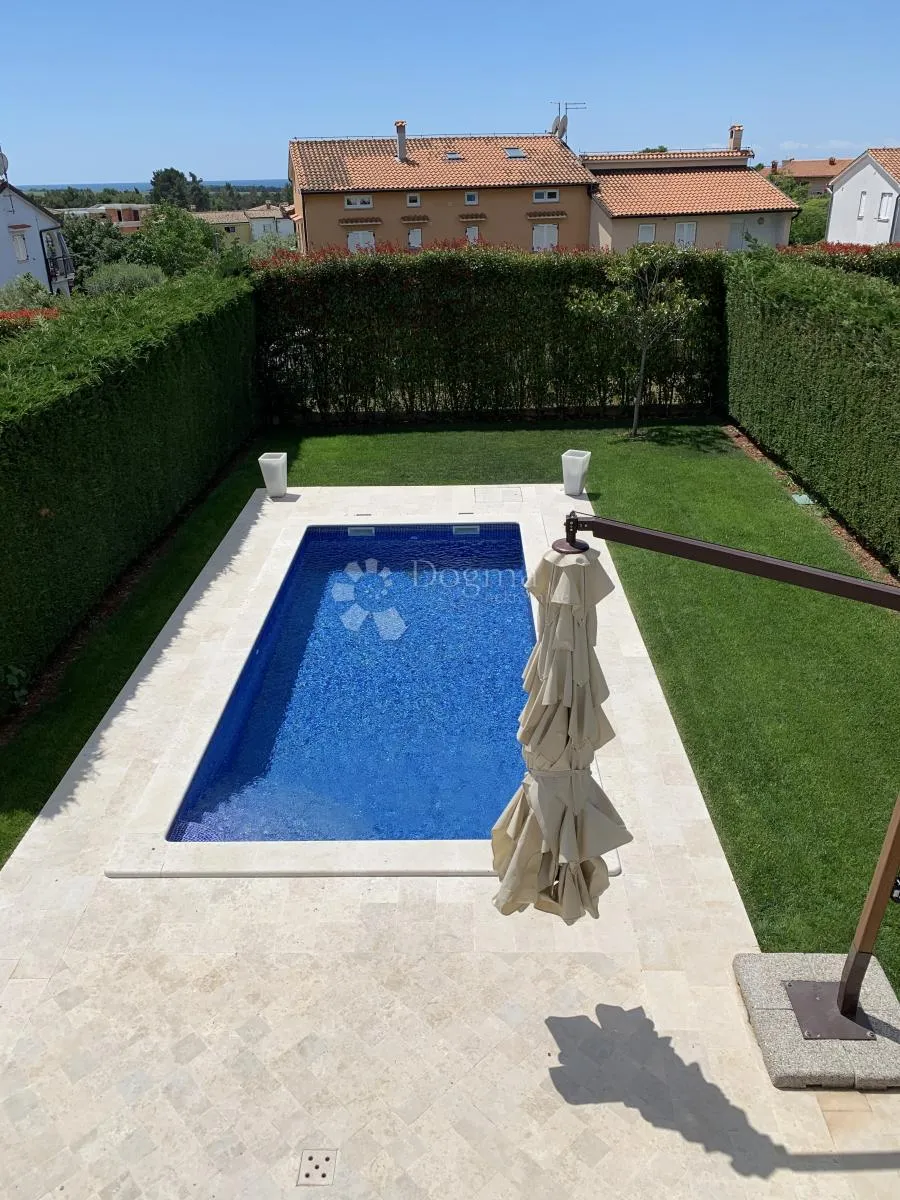 poreč (okolica) - moderna vila blizu mora - slika 17