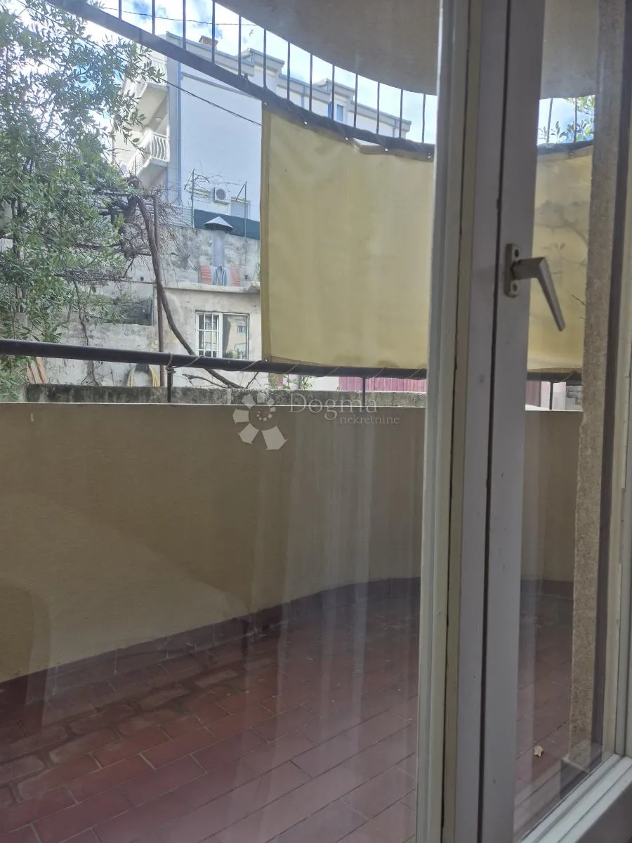 prodaje se prostran i uredan stan s terasom i vrtom – visoka - slika 8