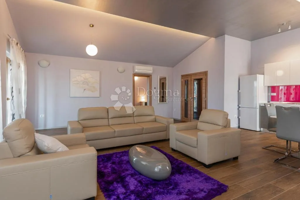 penthouse 200 metara od mora s pogledom - slika 6