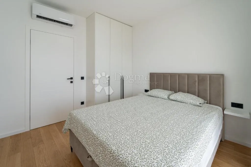 turanj - villa s bazenom, spremna za useljenje - 350m od mora - slika 31