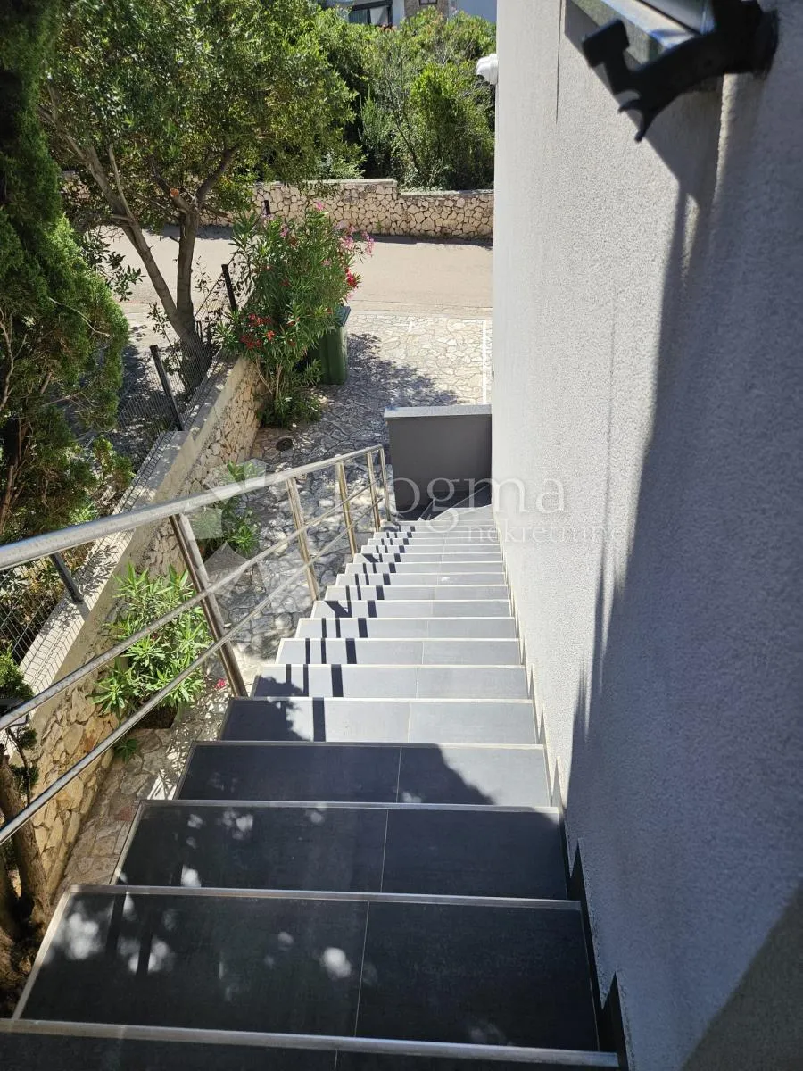 kuća za život i investiciju novalja - slika 2