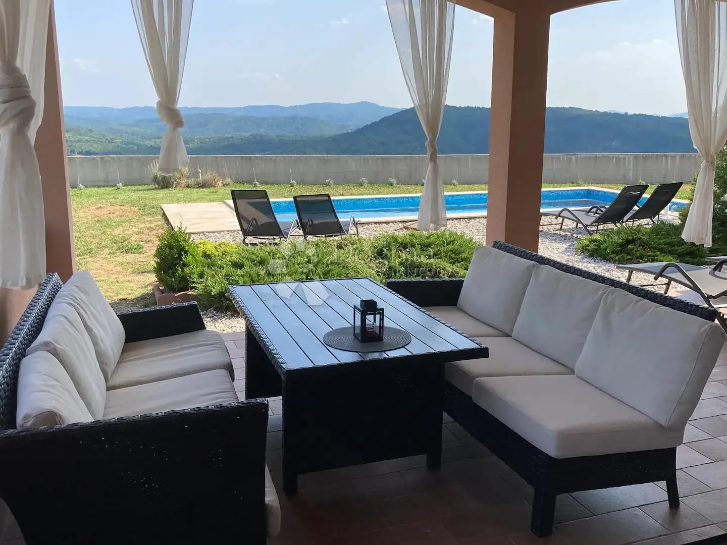 kuća s bazenom, 1000m2 okućnice, panoramski pogled - slika 6