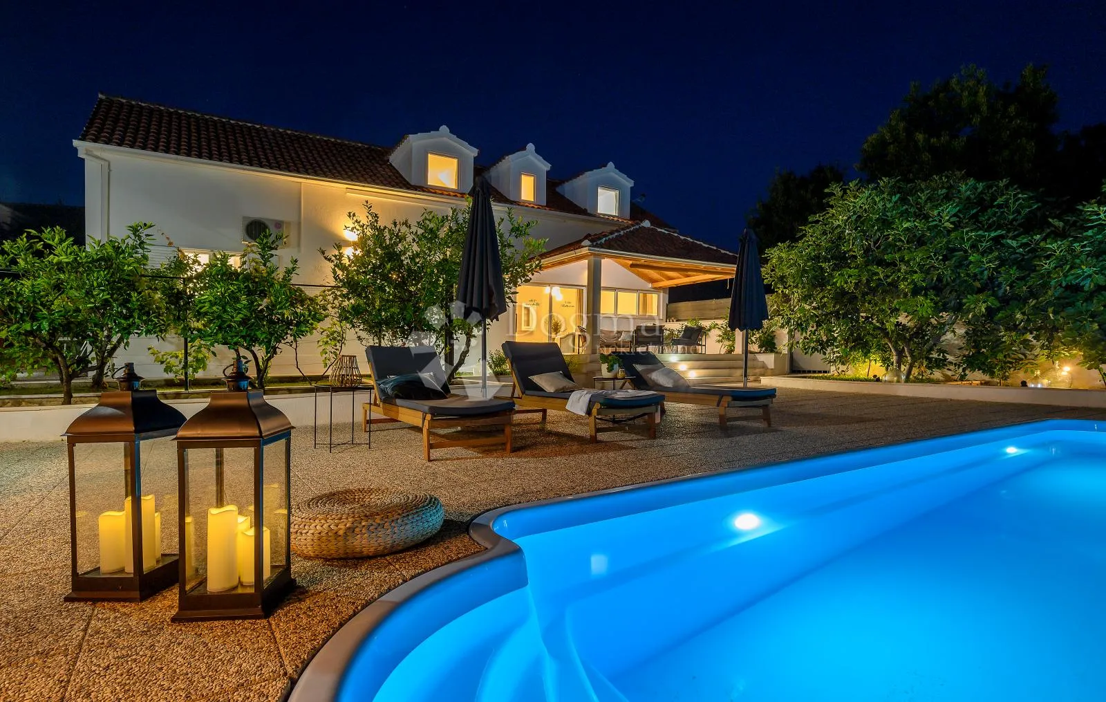 prekrasna vila s bazenom - slika 28