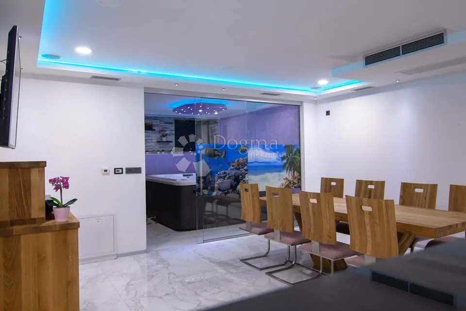 moderna villa na otoku krku s bazenom - slika 36