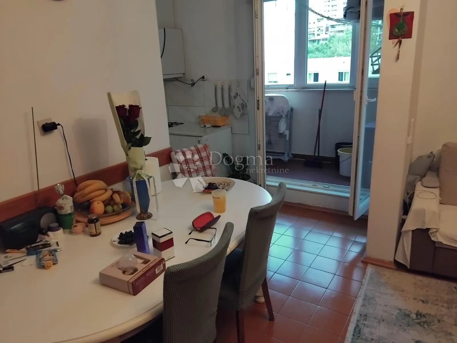 prodaje se – prostran 4-sobni stan na žnjanu, split - slika 5
