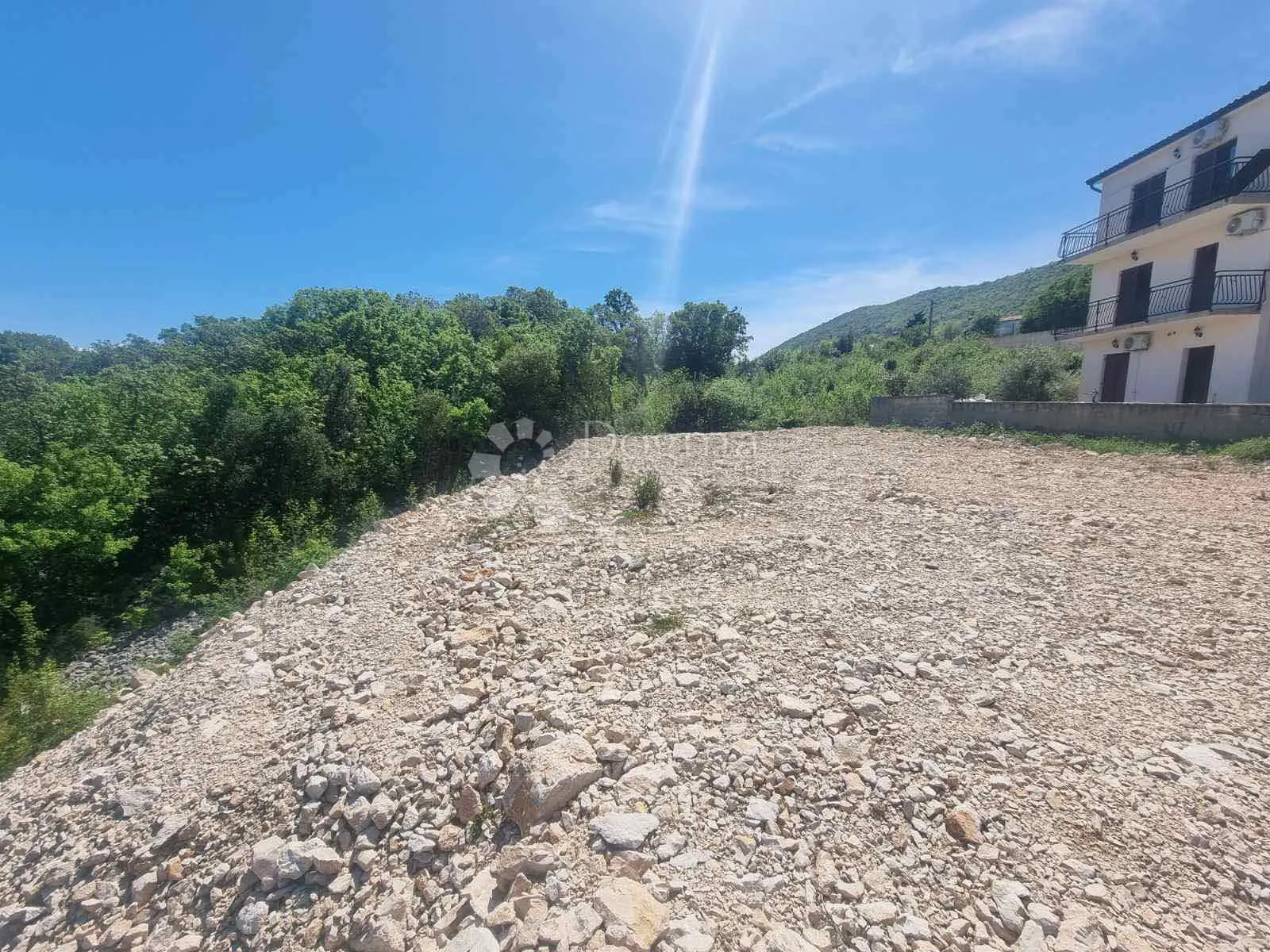 zemljište sa građevinskom dozvolom i pogledom na more - slika 16
