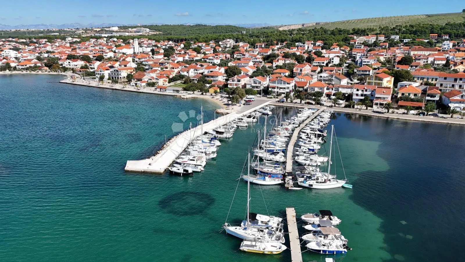 restoran sa apratmanima, 1red uz more - slika 5