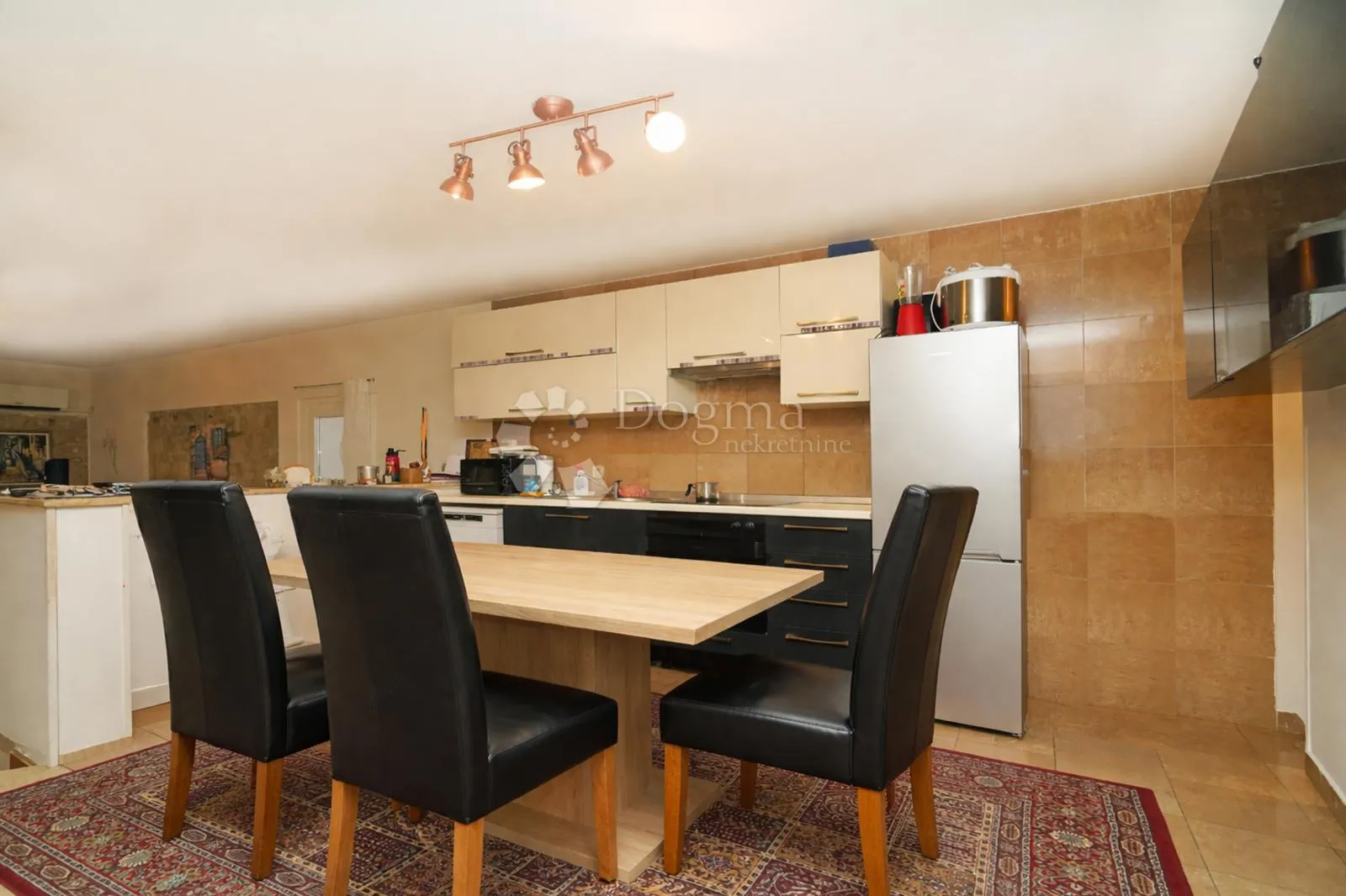 stan centar poreč 120 m² - slika 2