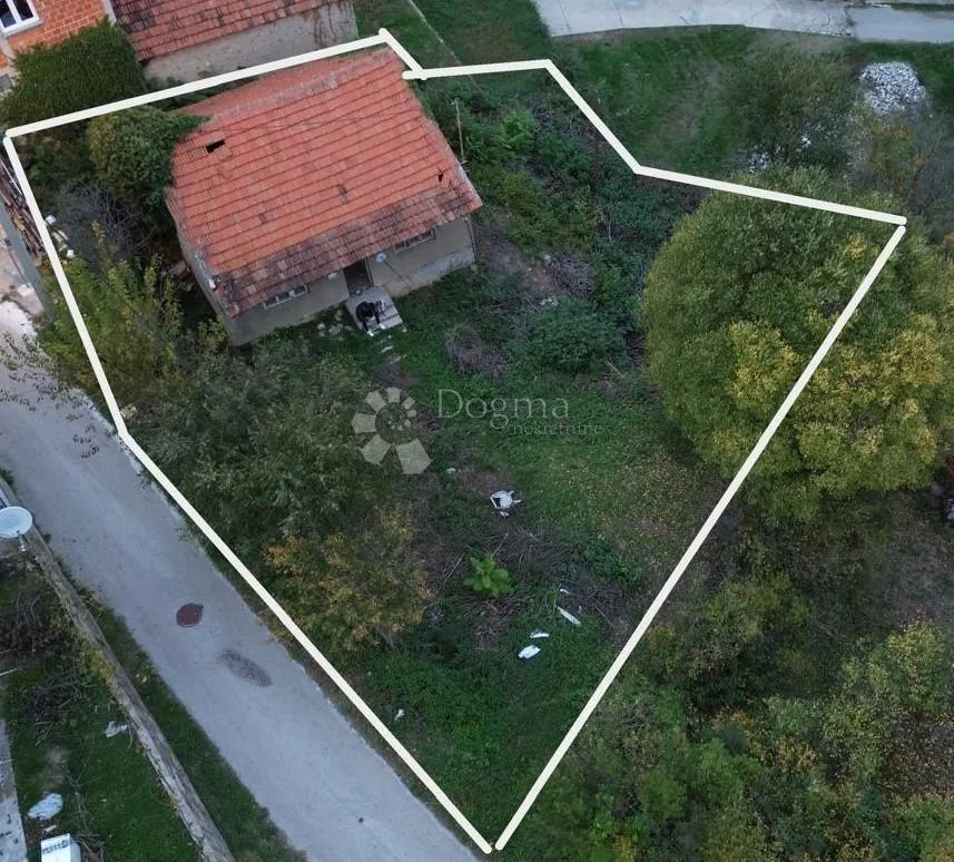 knin – prizemnica za adaptaciju s velikom okućnicom!! - slika 2