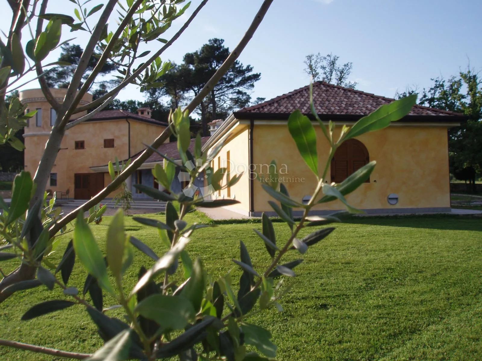 vila vrhunske gradnje s velikom parcelom i potpunom privatnošću - slika 21