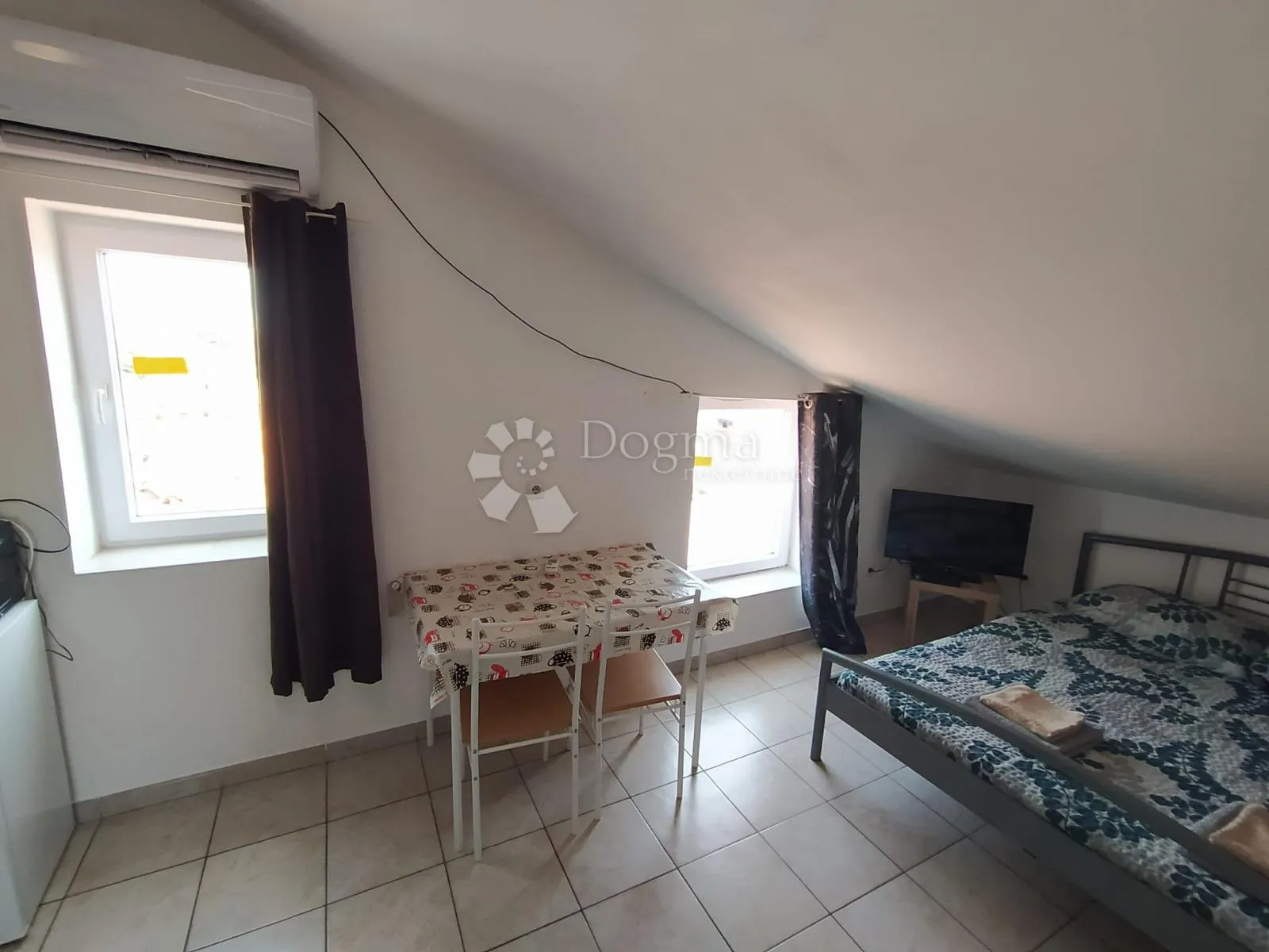 trosoban stan u centru pule - 3 studio apartmana - slika 15