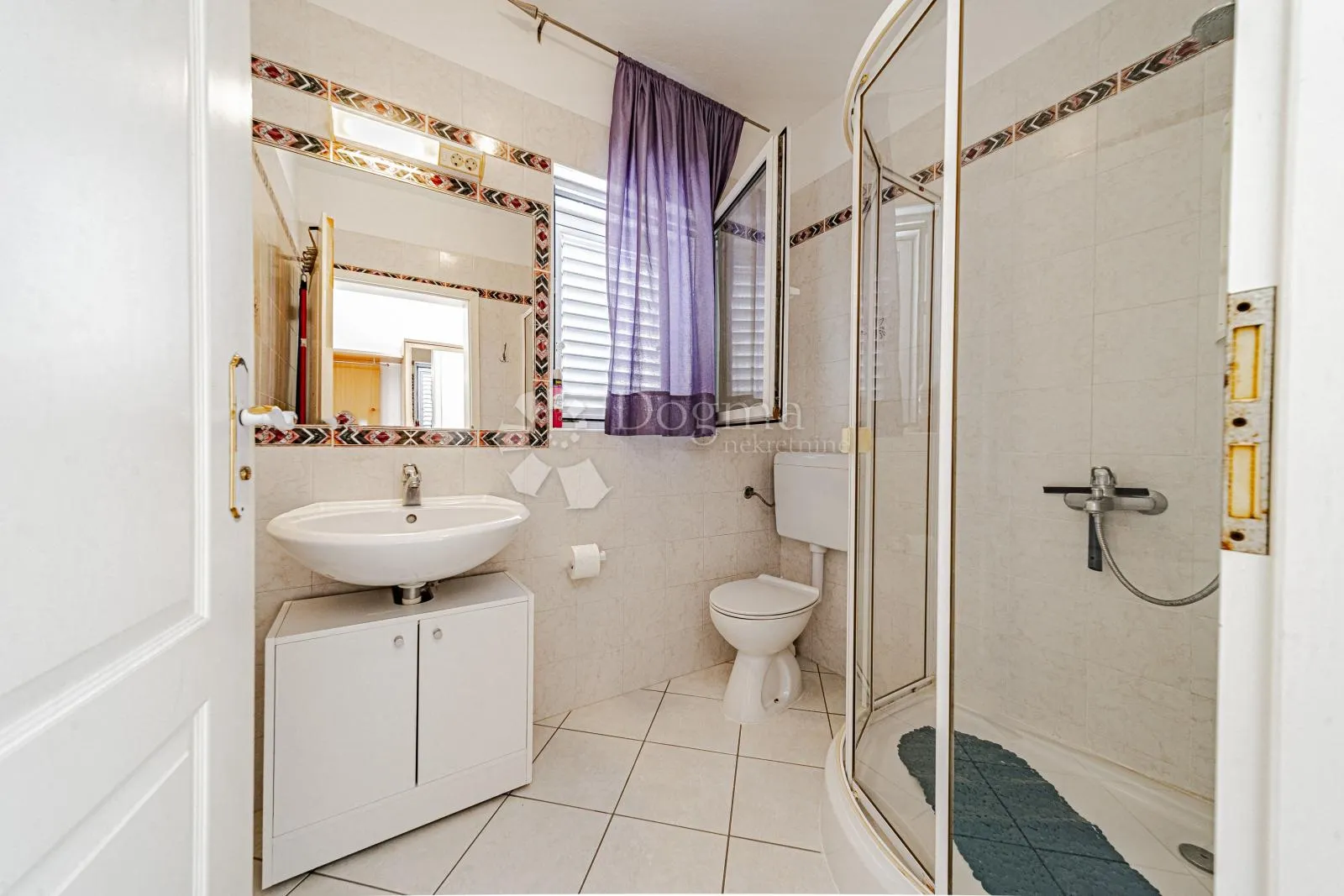 prvi red do mora: samoodrživa apartmanska vila s uhodanim poslovanjem – vela luka, korčula - slika 136