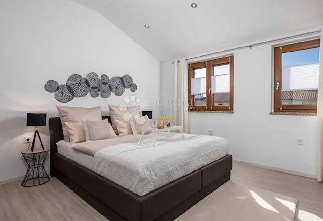 drenova -kuća 126m2,dva stana ,kompletno adaptirana!! - slika 4