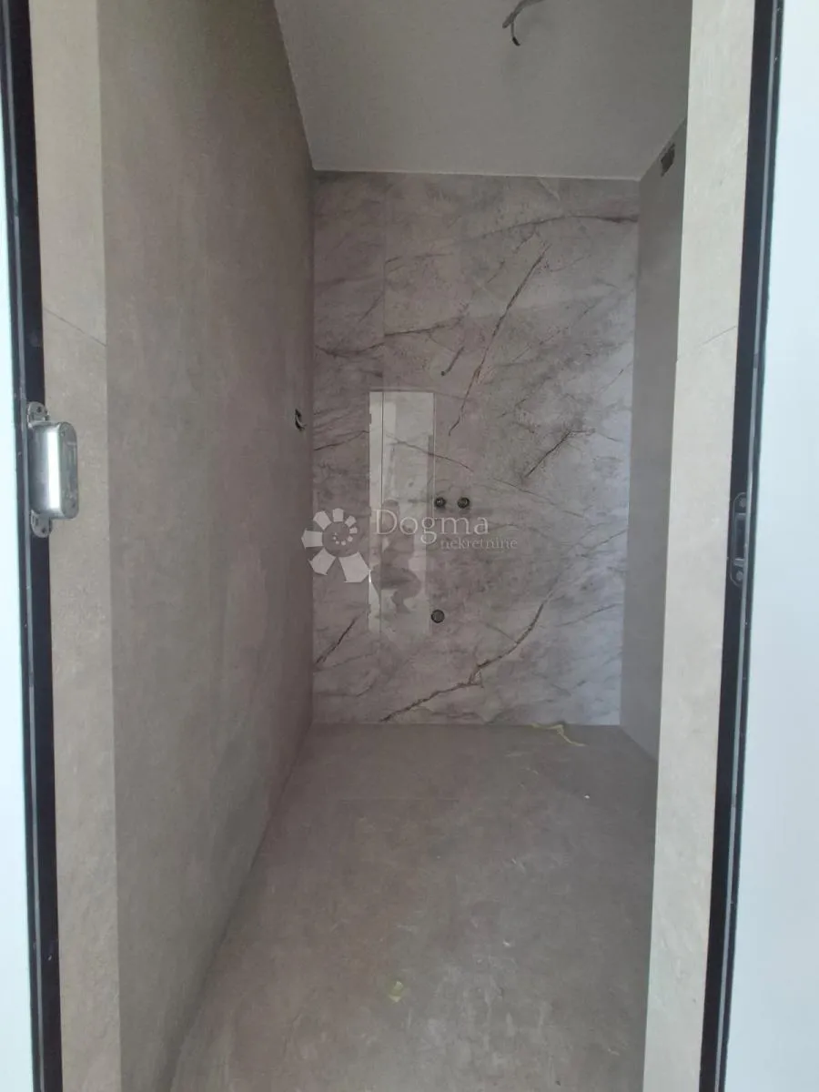 luksuzni penthouse s jacuzzijem (s16), pogledom na more i dva garažna mjesta – treći kat - slika 3