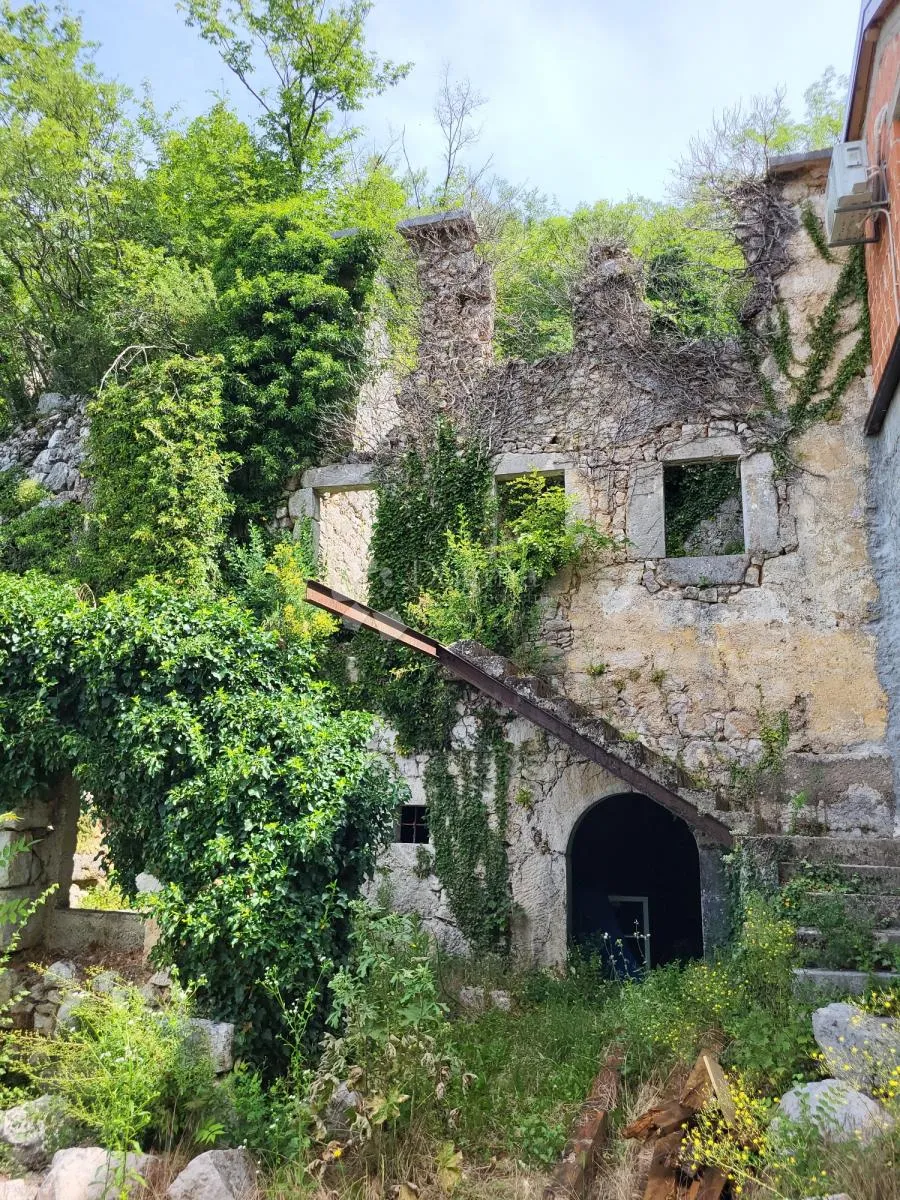 ruševina s pogledom na more - slika 1