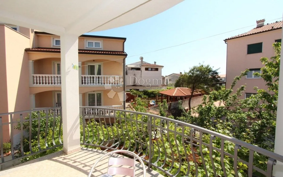 kuća sa apartmanima - slika 12