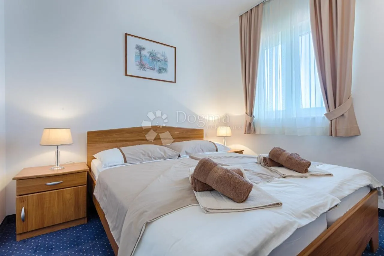 prekrasan obiteljski hotel sa restoranom, 80m do mora! - slika 12