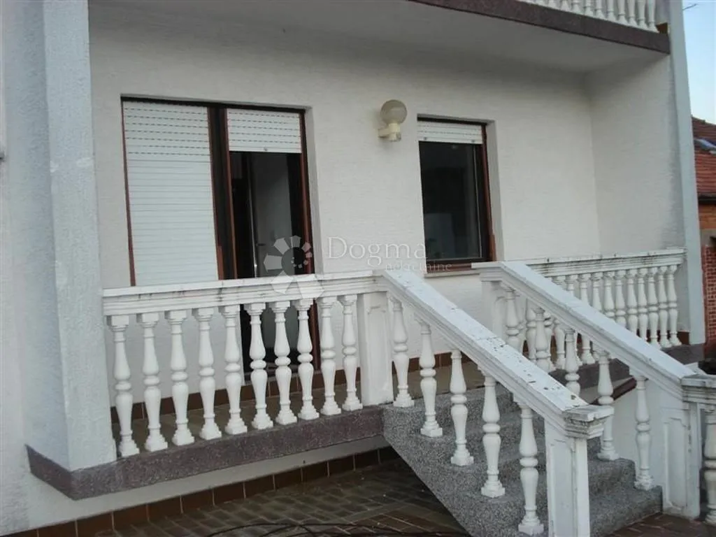 trosoban stan 76 m² s terasom 50 m² i vrtom – vugrovec - slika 9